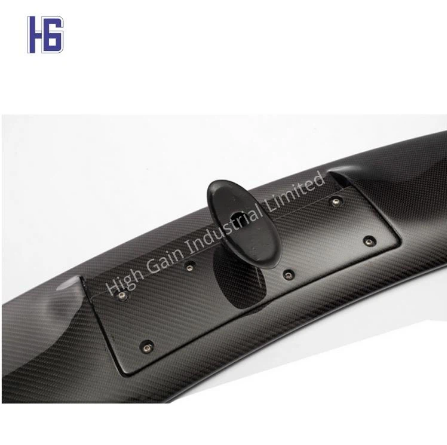 Zadný spojler z uhlíkových vlákien