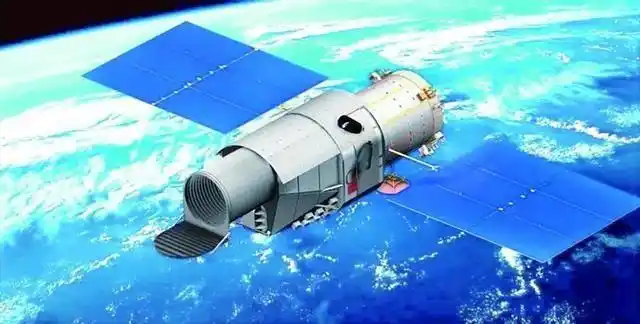 Uhlíkové vlákno v Solar Panely Space Station